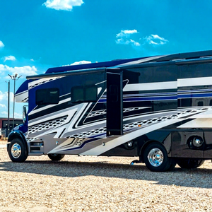 Entegra Coach Accolade 37L Blanc Luxe Camping-car familial avec plancher en acrylique, comptoir de cuisine, four à micro-ondes, émissions Euro 5, 4-6 personnes - Product Image 1