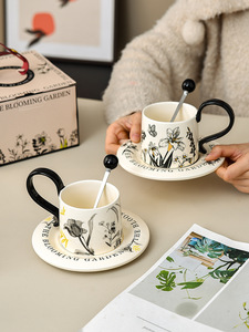 Ensemble <span class=keywords><strong>tasse</strong></span> à café et soucoupe en céramique de style rétro haut de gamme <span class=keywords><strong>tasse</strong></span> de maison de luxe légère pour le thé de l'après-midi avec boîte-cadeau d'accompagnement - Product Image 6