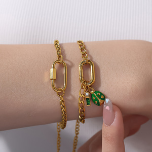 จี้แฟชั่นรูปหัวใจ สแตนเลสชุบทอง 18K ดีไซน์ไม่สมมาตร ของขวัญเครื่องประดับสำหรับผู้หญิง - Product Image 4