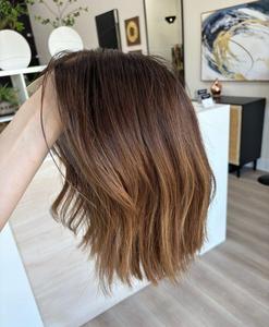 Perruque en dentelle de luxe avec doublure en soie sans couture, cheveux européens coupés en biais, niveau 5 brune avec reflets chauds, pour femmes souffrant de perte de cheveux - Product Image 3