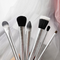 Pinceau de Maquillage Professionnel pour Fond de Teint, Fard à Joues, Illuminateur, Estompeur et Dégradé des Yeux, avec Manche en Métal Argenté et Poils Synthétiques – Vente en Gros