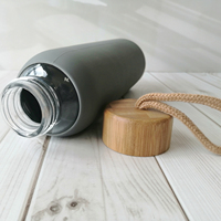 Housse en Silicone Bouteille De Sport En Verre À Mur Unique En Bois de Bambou Couvercle Bouteille D'eau En Gros Bouteille en Verre De Boisson