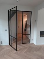 Fenêtres à auvent en acier avec cadre fin, surface finie imperméable pour maisons modernes, hôtels et villas