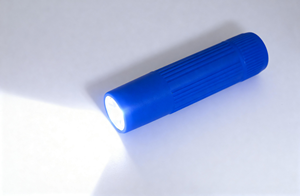 <span class=keywords><strong>Mini</strong></span> Soft Touch xách tay <span class=keywords><strong>Torch</strong></span> với pin bao gồm, 3AAA ngoài trời đèn pin cho camping & sử dụng khẩn cấp - Product Image 3