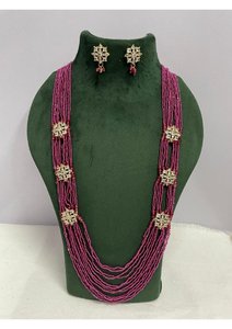 Conjunto de collar y aretes de cuentas color granate de varias hebras de primera calidad con diseño floral estilo Kundan Polki, joyería de boda para mujer - Product Image 4