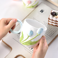 Tasse en céramique de fleur de tulipe pétrie à la main en relief créatif tasse cadeau en porcelaine