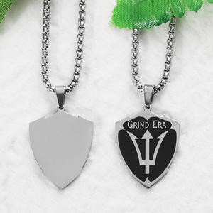 Collier en métal plaqué acier inoxydable personnalisé, collier tendance pour homme et <span class=keywords><strong>femme</strong></span>, pendentifs de nom en lettres 2D et 3D pour collier - Product Image 3