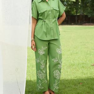 ชุดเซ็ตผ้าลินินสีพื้นสำหรับผู้หญิง สไตล์ลำลองสุดชิค ประกอบด้วยกางเกงขายาวทรงกว้าง เสื้อคลุมคาร์ดิแกน และเสื้อเชิ้ตปักลายผ้าฝ้าย เหมาะสำหรับฤดูใบไม้ผลิและฤดูร้อน ลดราคาพิเศษ - Product Image 4