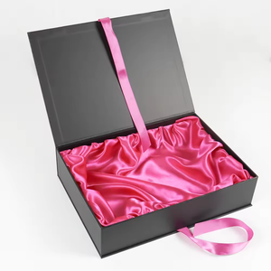 Caja de Regalo Rígida Negra de Lujo Personalizada para Zapatos y Calcetines con Cierre Magnético y Asa, Empaque de Cartón Ecológico - Product Image 6