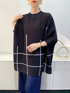 Miyake's 2025 Primavera Mujer Adicional de manga larga de moda casual pull-up-una camiseta plisada única del diseñador - Product Image 5