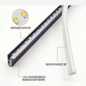 Lampada Luminosa Bifacciale Superiore e Inferiore per Armadio, Cantinetta e Vetrina - Product Image 4