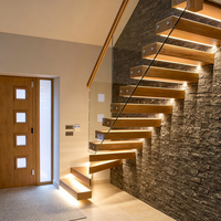 Escalier sur mesure en verre avec marches et contremarches en chêne blanc, structure en acier droite à monopoutre, pour intérieur, fabrication chinoise