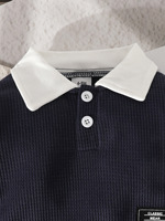Ensemble 2 pièces pour garçon (6M-3T) : Haut polo effet deux pièces en tricot gaufré avec étiquette décorative et pantalon de jogging à taille élastique – Vente en gros