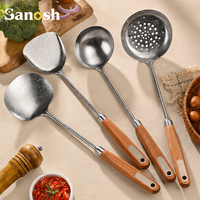 SANOSH Louche en titane pur, grande cuillère de cuisine pour marmite, ustensile avec manche en bois naturel, longueur 40 cm, prise en main facile, compatible lave-vaisselle