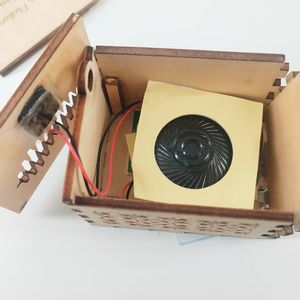 Boîte à musique électronique en bois personnalisée avec mouvement, chanson, voix et photo personnalisables avec texte, cadeau créatif pour un <span class=keywords><strong>anniversaire</strong></span> - Product Image 5