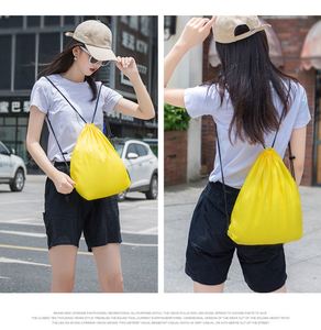 Sac à dos de sport pliable et imperméable pour hommes et femmes, avec cordon de serrage et poche latérale, idéal pour la randonnée, la natation, la gym, l'entraînement, sac fourre-tout promotionnel - Product Image 5