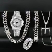 Ensemble de 5 montres de luxe pour hommes, serties de pierres, avec collier chaîne cubaine en or, bracelet, bague et pendentif croix – Montres tendance pour hommes