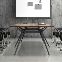 Grande table de conférence rectangulaire avec passe-câbles intégrés pour bureau, réunion et négociation