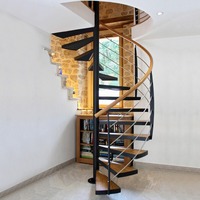 Escalier en colimaçon pour économiser de l'espace à l'intérieur de la maison, structure en acier, escalier rotatif