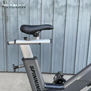 Vélo de spinning commercial avec design ergonomique et guidon multi-positions pour un <span class=keywords><strong>confort</strong></span> de conduite optimal - Product Image 4