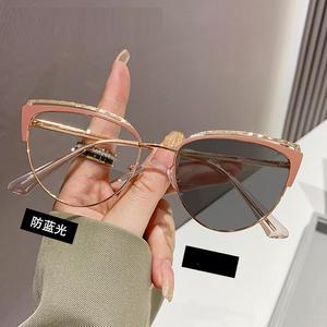 <span class=keywords><strong>Gafas</strong></span> fotocromáticas <span class=keywords><strong>de</strong></span> ojo <span class=keywords><strong>de</strong></span> gato <span class=keywords><strong>de</strong></span> Metal dorado para mujer, montura óptica <span class=keywords><strong>de</strong></span> luz antiazul, <span class=keywords><strong>gafas</strong></span> antirreflectantes Photogrey para <span class=keywords><strong>lectura</strong></span> - Product Image 1