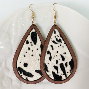 Pendientes de lágrima con estampado de leopardo Boho Chic de cuero vegano, joyería llamativa con textura de piel de vaca - Product Image 3