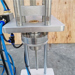 Guangzhou Sipuxin macchina profumo semi-automatica vendita calda di legno cartoni colletto manuale bottiglia chiusura tappo pressatura - Product Image 6