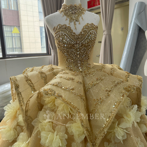 Vestido de Fiesta de Quinceañera de Lujo Mc028 Dorado con Corsé Pesado Bordado, Apliques Florales 3D, Vestido de Gala con Cola Capilla 100% Poliéster - Product Image 5