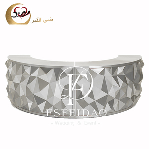 Mesa de mostrador de barra dorada con forma de media luna para restaurante, fiesta, evento - Product Image 3