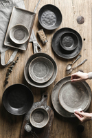 Service de vaisselle rétro noir mat en céramique transformée au four, assiettes à pâtes et à steak pour hôtel, pour 6 personnes