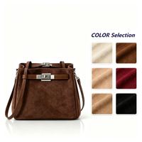 Sac à bandoulière carré mini en daim marron pour femme avec fermoir métallique, sac à main portable tendance pour l'été, l'automne et l'hiver