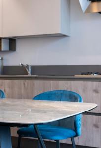 Mueble de Cocina Americano de Madera Maciza con Múltiples Niveles y Estante de Almacenamiento para Comedor y Organización - Product Image 6