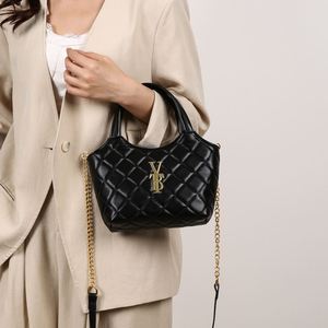 Bolso Tote Acolchado de Gran Capacidad para Mujer, con Cierre de Cremallera Holográfico Geométrico de Lujo, Versátil, para Llevar al Hombro.2531 - Product Image 1