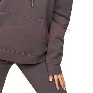 Sweat à capuche surdimensionné en molleton 100% coton 450gsm pour femmes avec logo et badge Col à capuche épais de couleur unie - Product Image 6