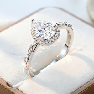 Proveedor de Joyería de Diseño Personalizado, Anillos de Compromiso, Aniversario y Fiesta de Plata de Ley 925 con Zirconia en Forma de Corazón y Corte Pera - Product Image 4
