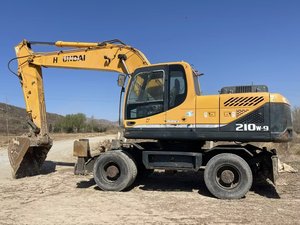 Excavadora de Ruedas Hyundai 210W-9T de Segunda Mano en Venta, con Pocas Horas de Trabajo, Motor Cummins Eficiente, con Informe - Product Image 3