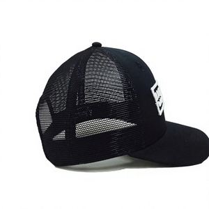Casquette de camionneur pour adulte, fabriquée au Vietnam, avec 6 patchs brodés personnalisés, dos en maille confortable, style jeune, énergique et décontracté. - Product Image 2