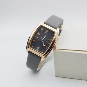 Reloj de Mujer Deportivo de Moda Antigua de Lujo Cuadrado Retro, Números con Incrustaciones de Diamantes, Movimiento de Cuarzo, Correa de Cuero y Aleación de Acero Inoxidable - Product Image 6