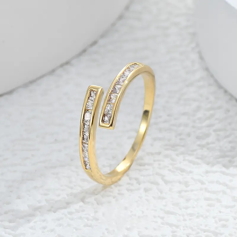 Anello di gioielli di moda da donna con zirconi e anello di serpente squisito piccolo di lusso leggero