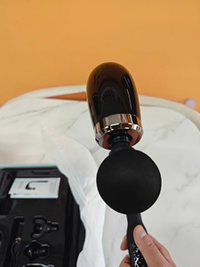 Masajeador de Cuello y Espalda de Tejido Profundo con Mango Largo en Forma de U, Pistola de Masaje de Cuatro Cabezales, Vibrador, Masajeador Tipo Martillo, Novedad 2025 - Product Image 4
