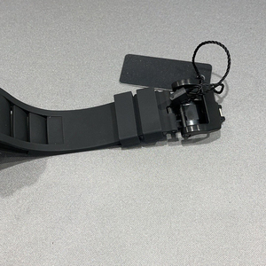 Reloj Automático de Alta Gama para Hombre con Caja de Carbono a Rayas Amarillas y Movimiento Esqueleto - Product Image 4