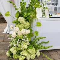 Vente en gros usine : Composition florale artificielle verte d'hortensias et de roses blanches pour mariage, comptoir de bar, centre de table et décoration d'allée