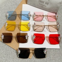 Lunettes de soleil carrées surdimensionnées de style européen et américain pour femmes, ornées de strass, protection UV400, grandes montures qui affinent le visage