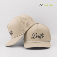 Casquette de baseball personnalisée OEM ODM à 5 panneaux, logo en patch tissé en nylon, perforations laser, imperméable, pour le golf et les activités de plein air