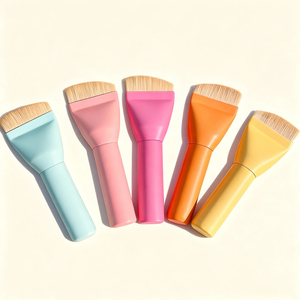 Pinceau de maquillage à manche court pour fond de teint, pinceau plat sans traces pour les peaux matures et les rides, outil visage multicolore - Product Image 1
