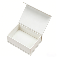 Boîte en carton rigide personnalisée de luxe avec dorure à chaud et revêtement UV, fermeture magnétique et ruban pour emballage haut de gamme