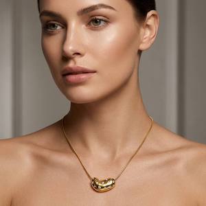 JUSNOVA Collier hypoallergénique en acier inoxydable plaqué or PVD 18K, résistant à l'eau et inaltérable, avec pendentifs croix, crabe, œil porte-bonheur et médaille en forme de haricot - Product Image 3