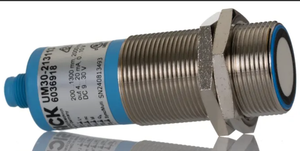 Capteur ultrasonique en aluminium SICK UM30-213113 AC avec indice de protection IP67, sortie analogique 9-30VDC, connecteur M12 5 broches - Product Image 4