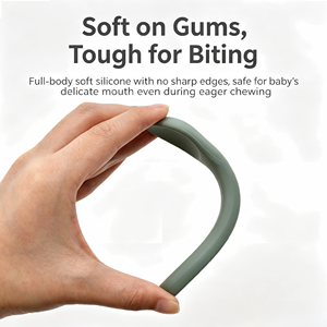 Cuillère d'apprentissage pour bébé en silicone de qualité alimentaire, tête de cuillère incurvée ultra-douce, n'endommage pas les gencives délicates du bébé, ensemble de cuillères pour bébé en silicone - Product Image 1