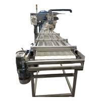 Convoyeurs à chaîne à palettes à conception personnalisée avec unité de commande électrique pour la transportée continue de pièces segmentées sur ligne de production